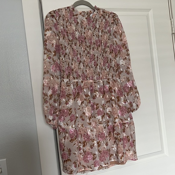 Adelyn Rae Darlene Long Sleeve Floral Smocked Dress
 
ROSE BROWN, Size Medium - Picture 5 of 8
